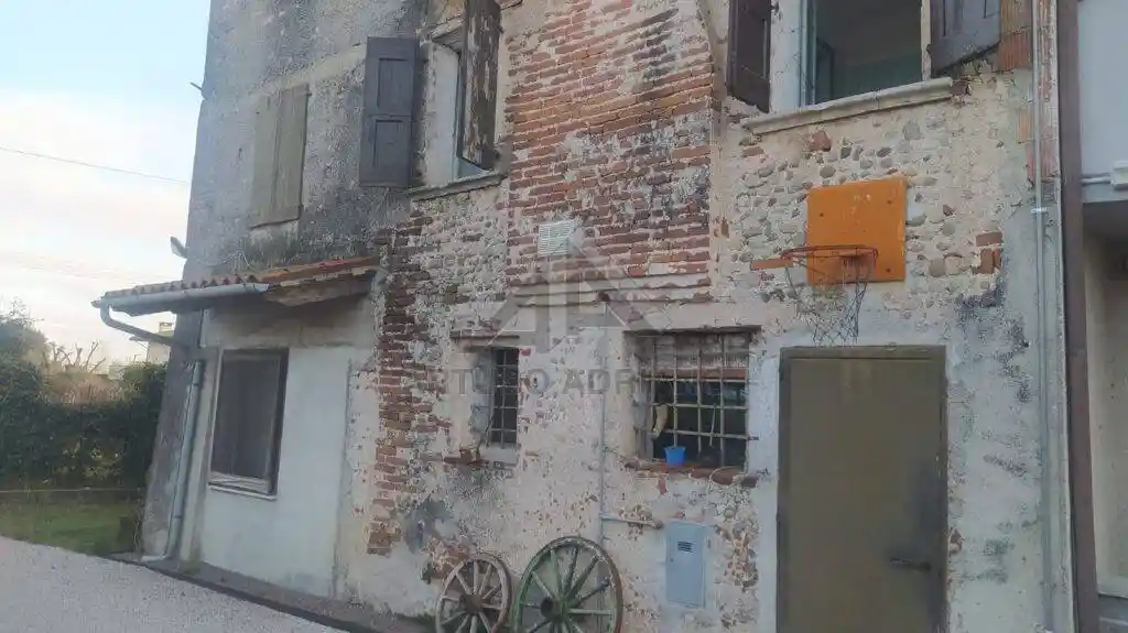 Rustico - Casale in vendita a Romano d'Ezzelino