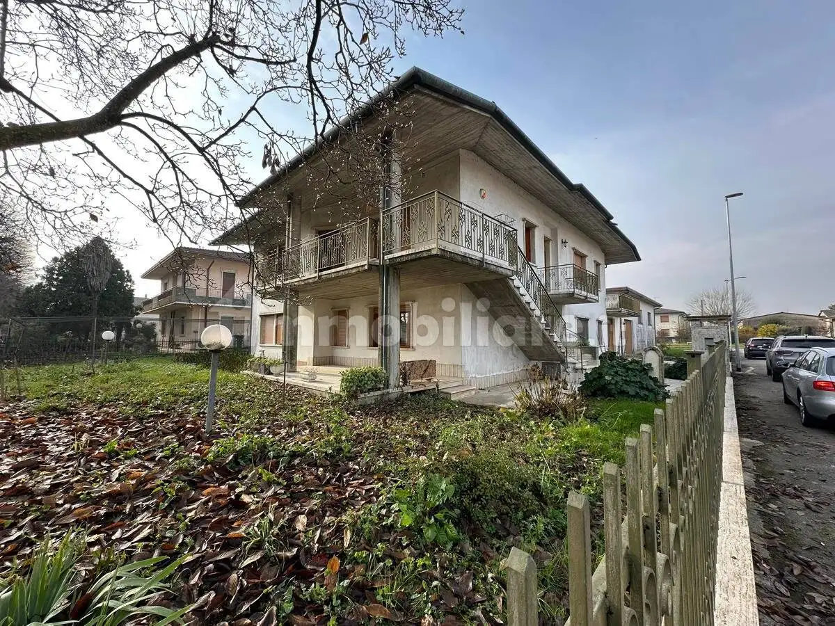 Terratetto unifamiliare 381 m², buono stato, Centro, Bonavigo - foto 2