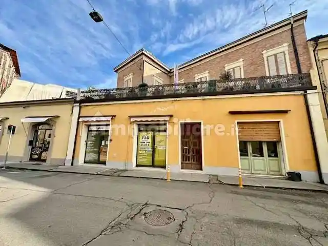 Palazzo - Edificio in vendita a Mirandola