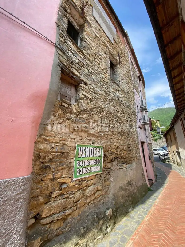 Casa indipendente in vendita a Caravonica
