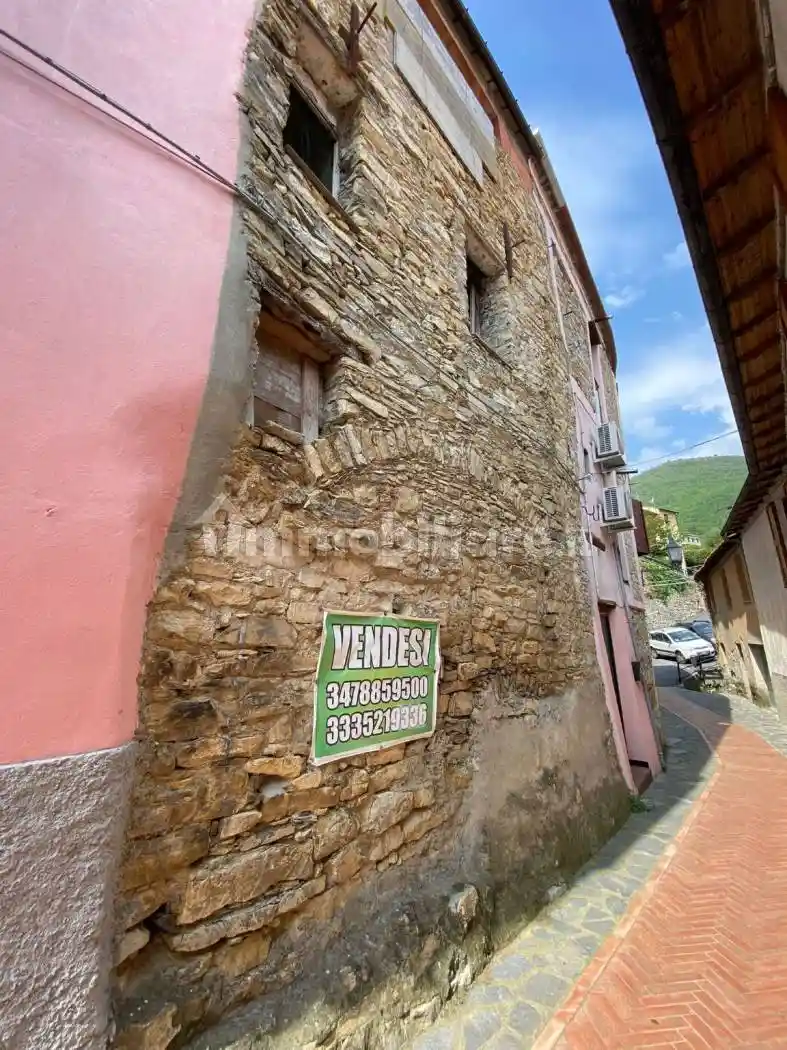 Casa indipendente in vendita a Caravonica