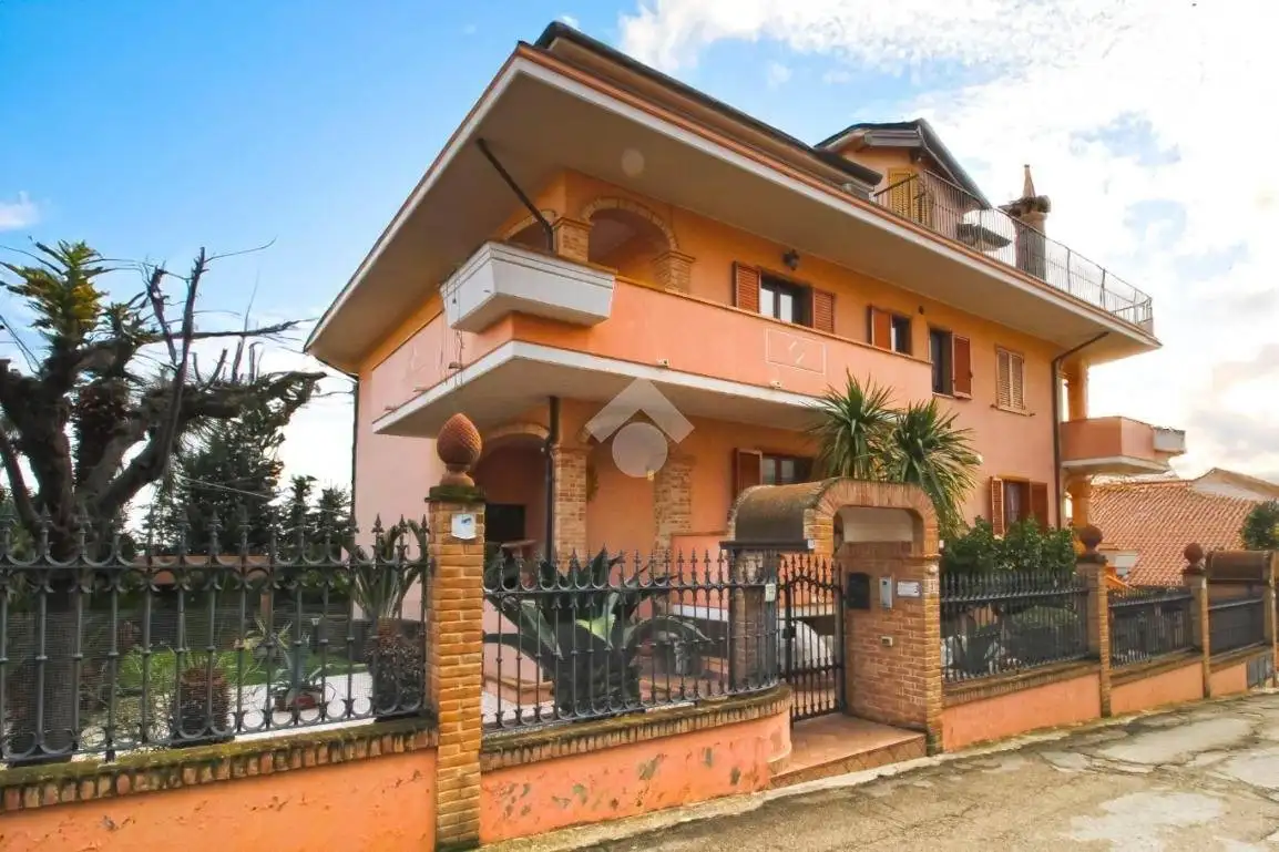 Casa indipendente in vendita a Mosciano Sant'Angelo