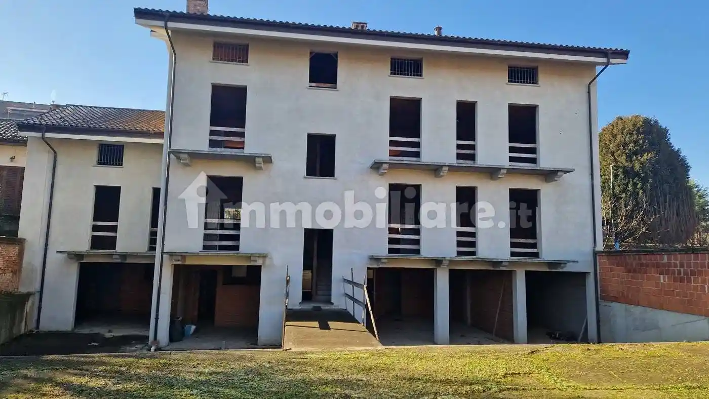 Palazzo - Edificio in vendita a Poirino