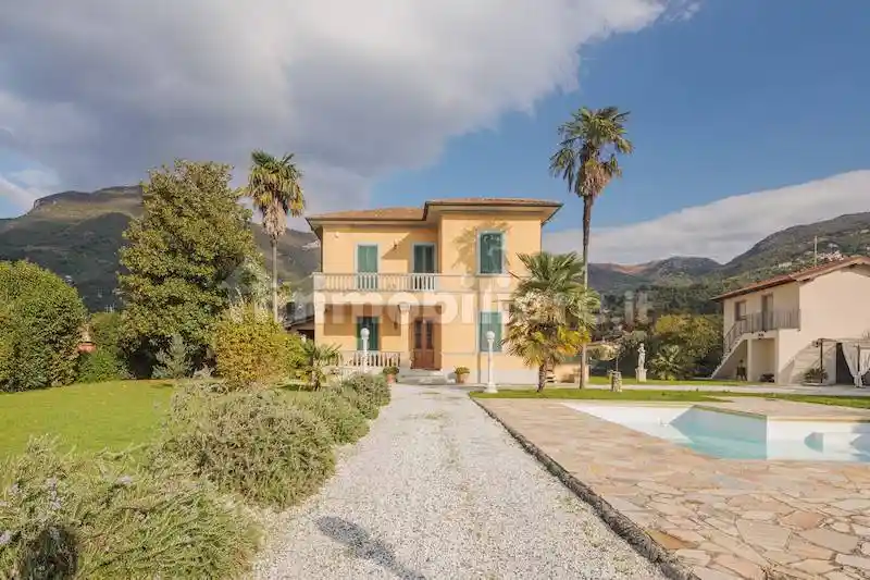 Villa in vendita a Camaiore