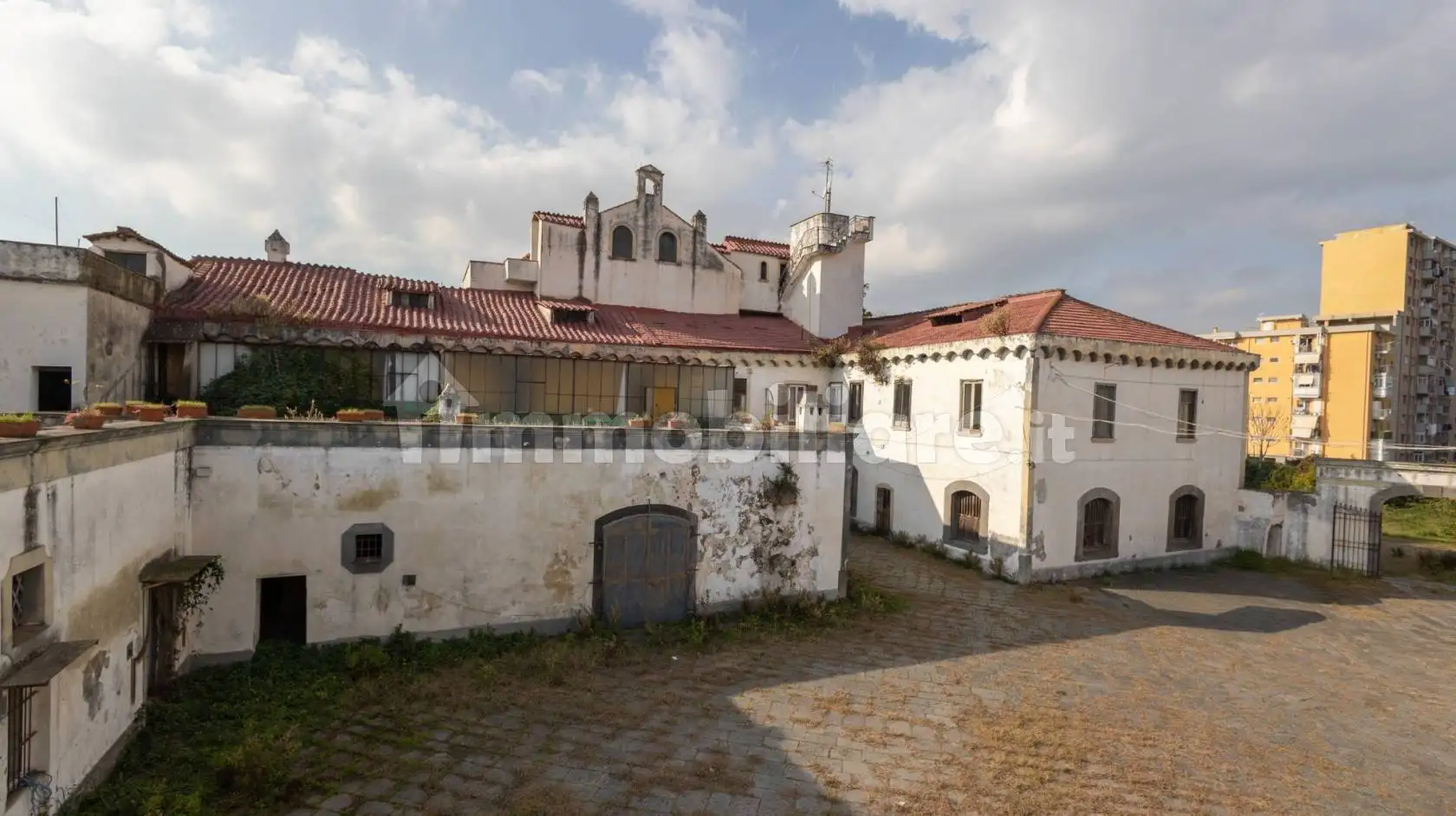 Palazzo - Edificio in vendita a Napoli