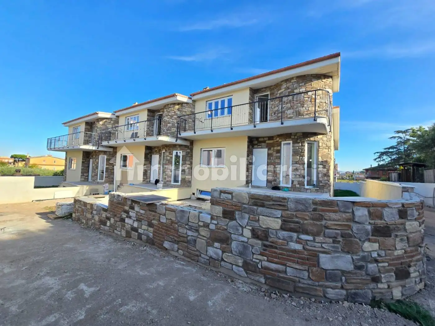 Villa plurifamiliare in vendita a Roma