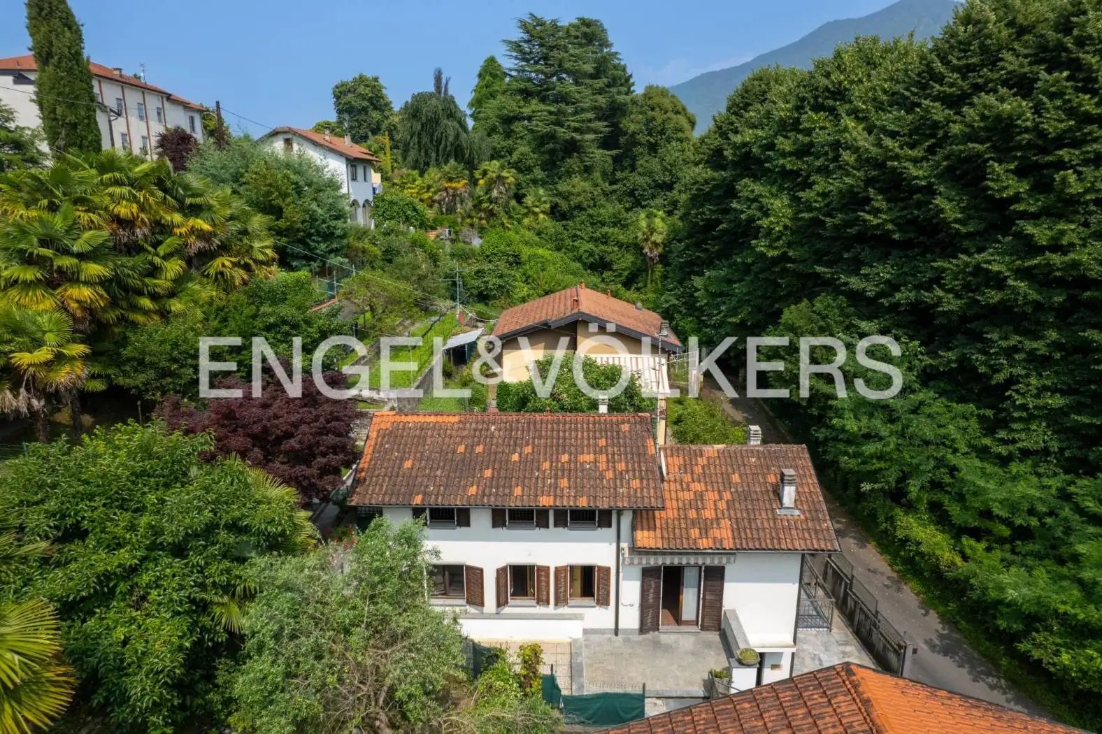 Villa in vendita a Castelveccana