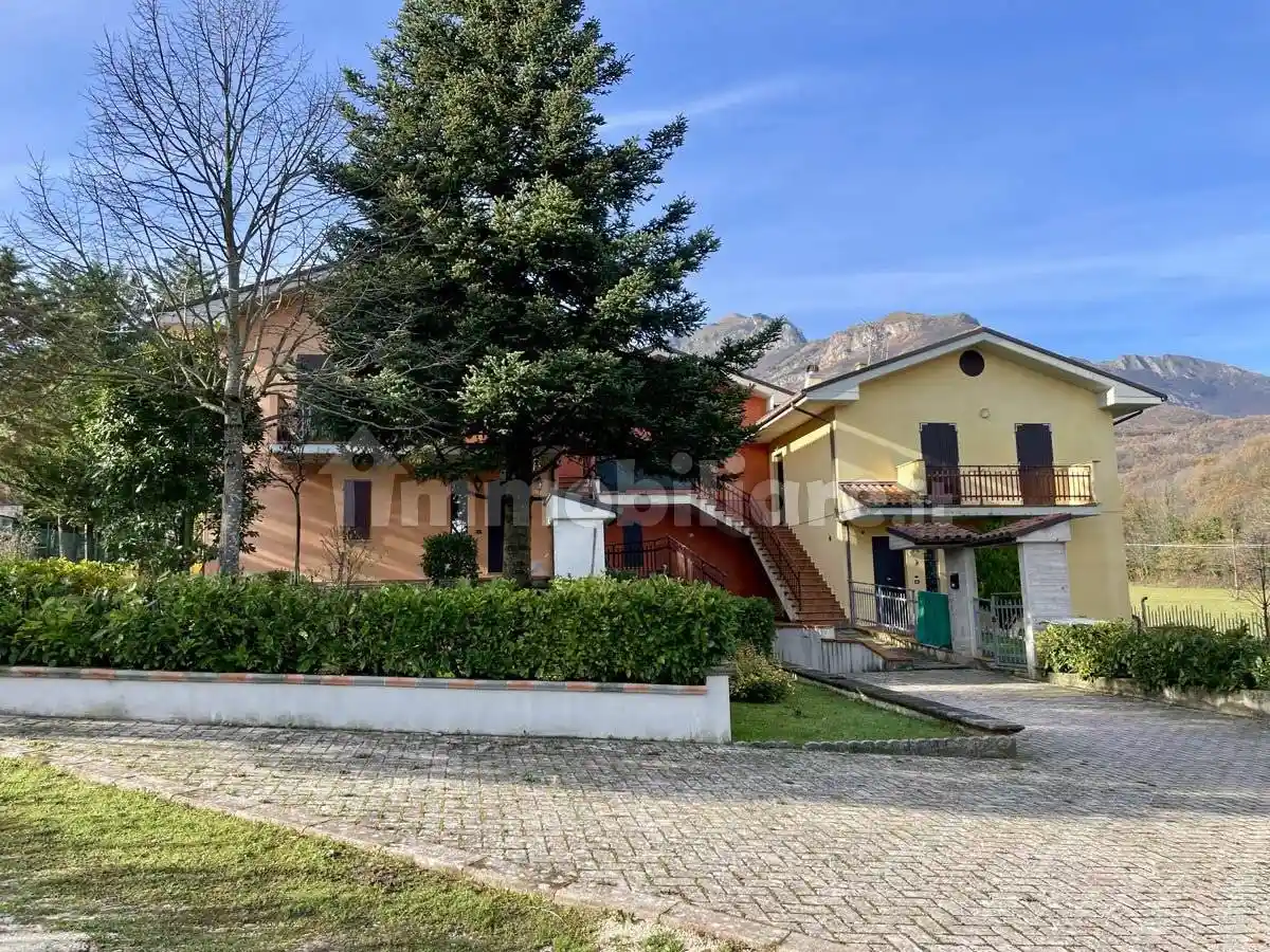 Casa indipendente in vendita a Sarnano