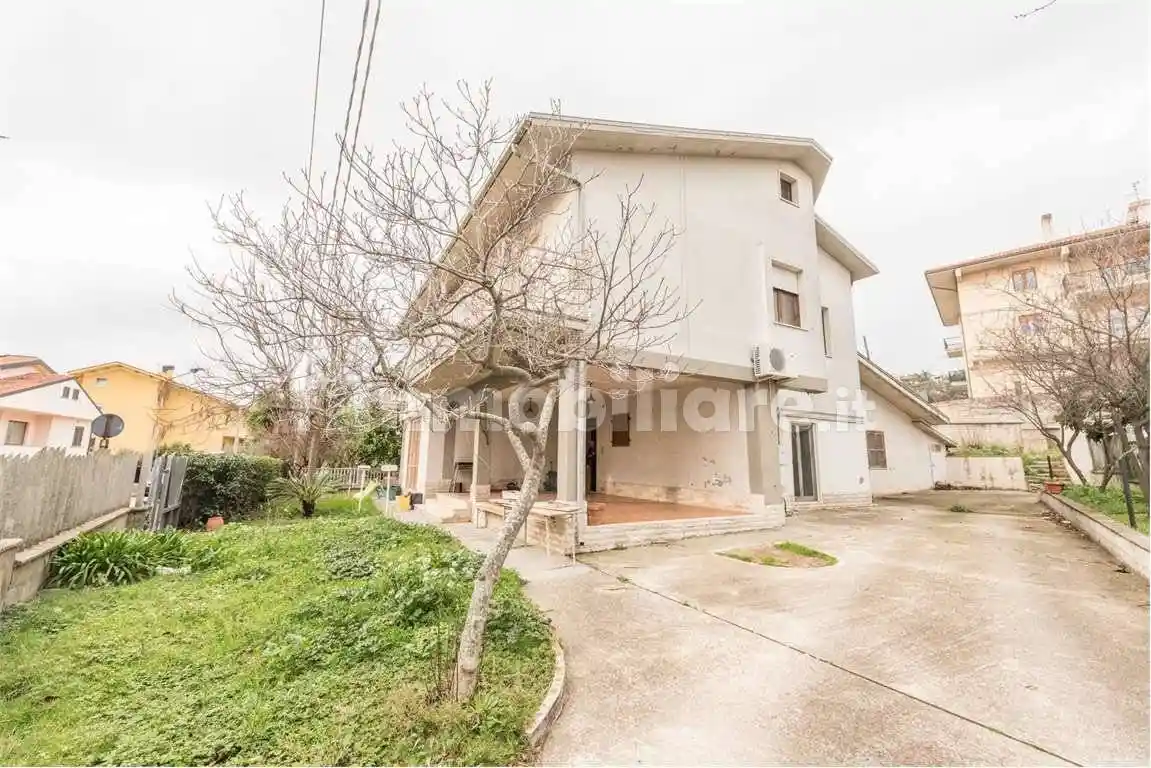 Villa unifamiliare viale Aldo moro, 46, Centro, Loreto Aprutino - foto 2