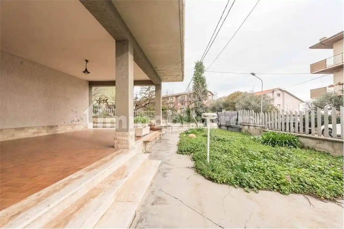 Villa unifamiliare viale Aldo moro, 46, Centro, Loreto Aprutino - foto 5