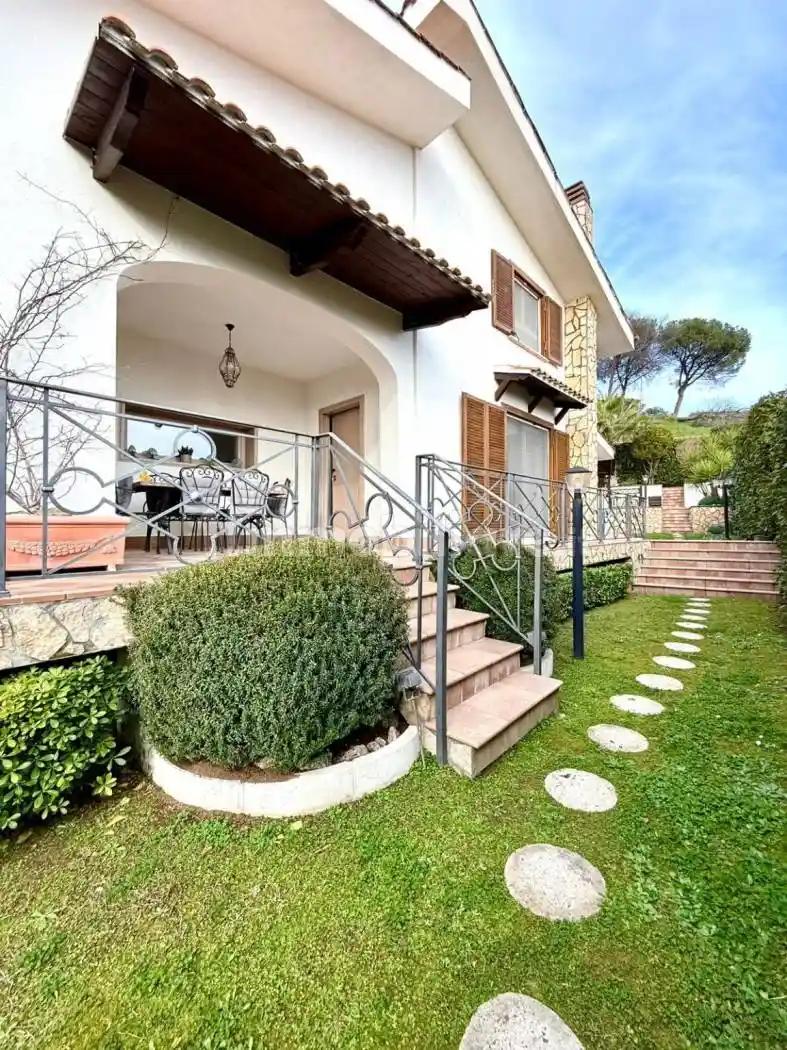 Villa in vendita a Guidonia Montecelio