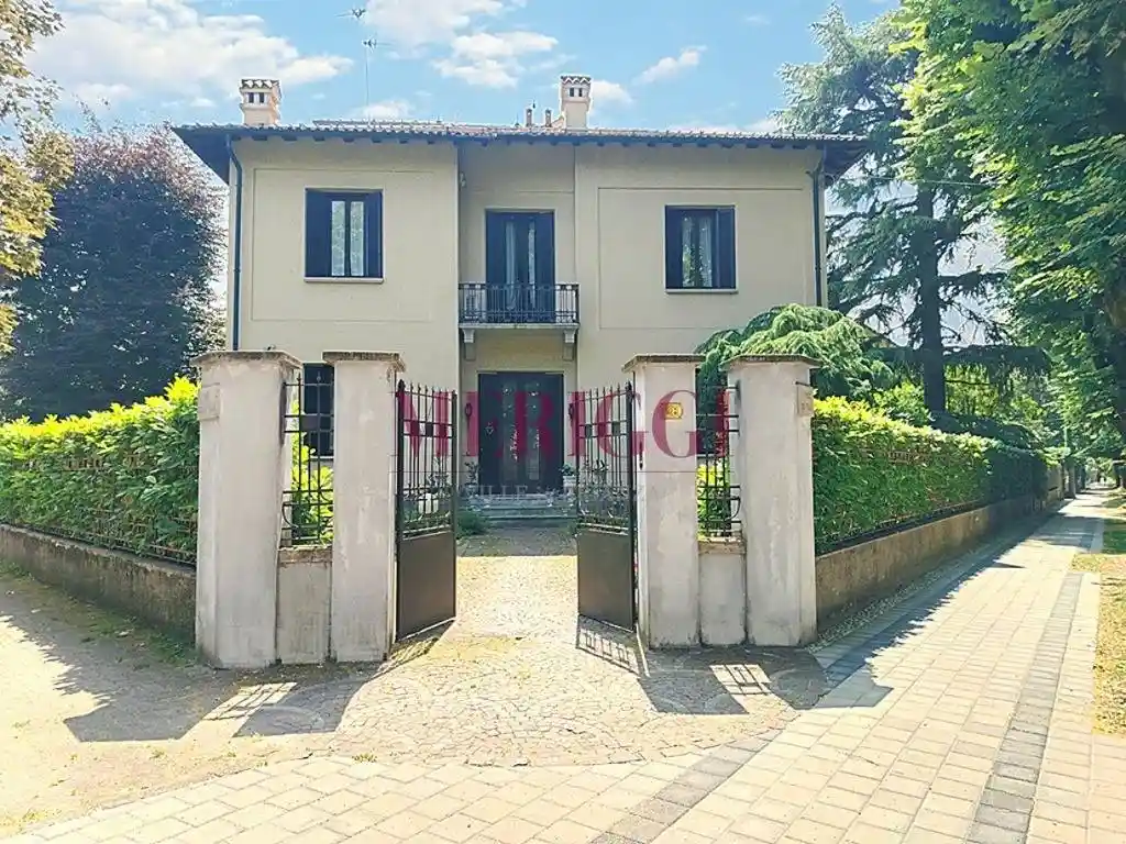 Villa in vendita a Cusano Milanino