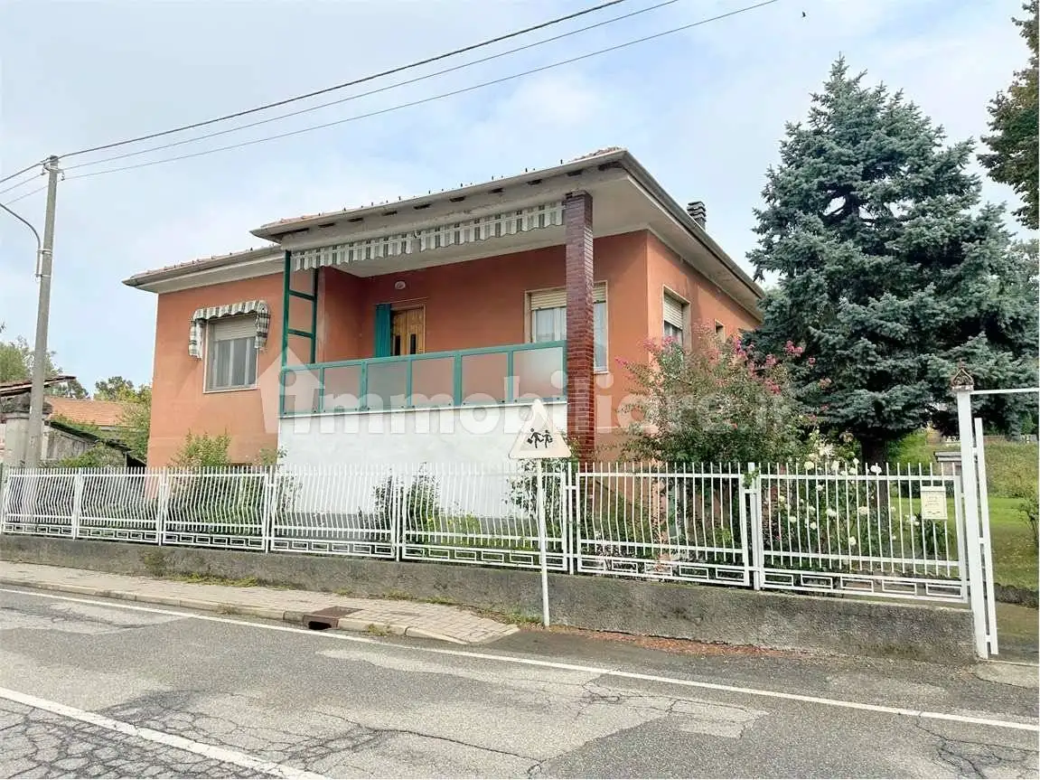 Villa in vendita a Francavilla Bisio