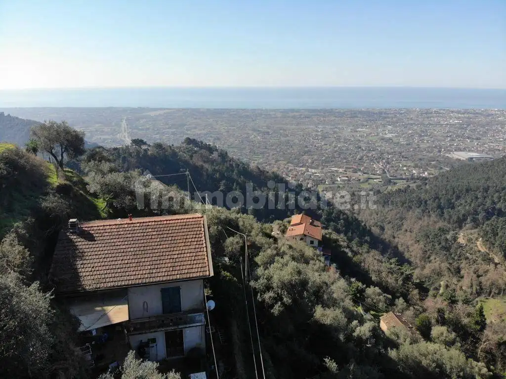 Casa indipendente in vendita a Montignoso