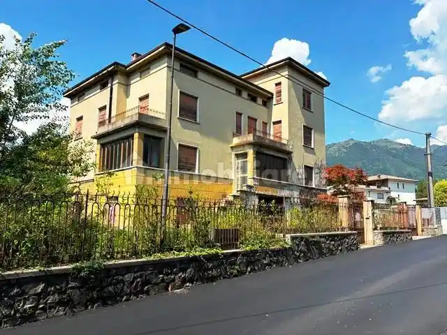 Villa in vendita a Leffe