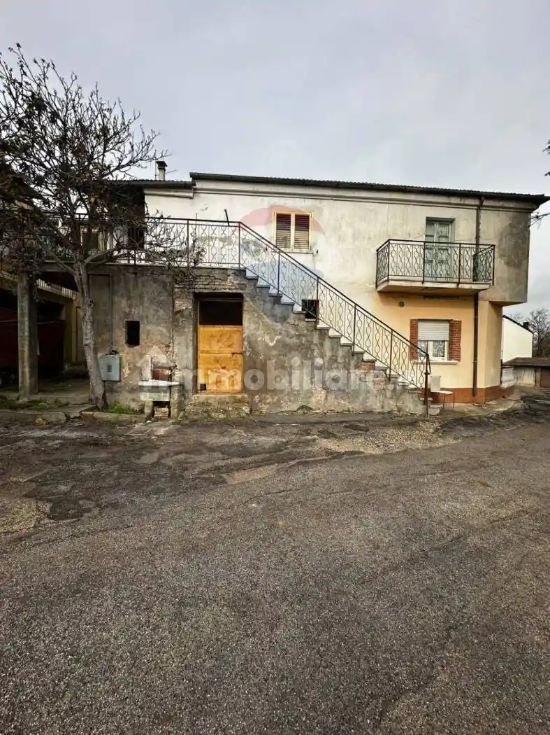 Terratetto plurifamiliare 159 m², da ristrutturare, Santa Lucia, Collecorvino - foto 3