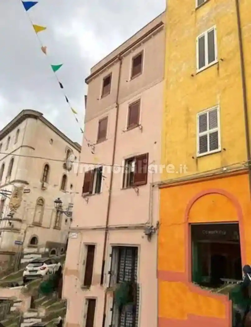 Palazzo - Edificio in vendita a Ozieri