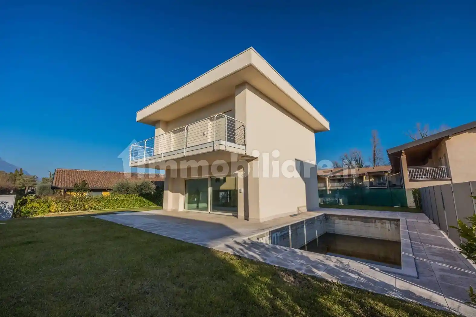 Villa in vendita a Manerba del Garda