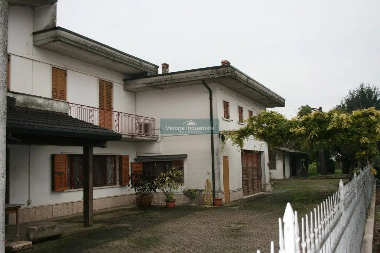 Villa in vendita a Nogarole Rocca