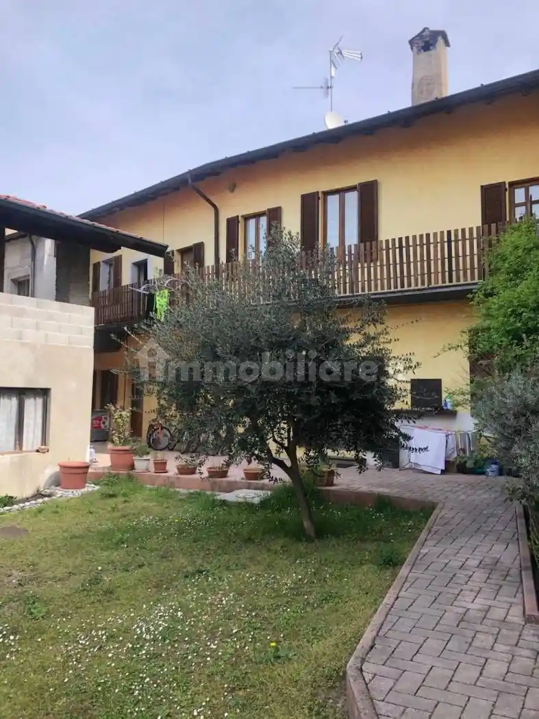 Appartamento in affitto a Faloppio