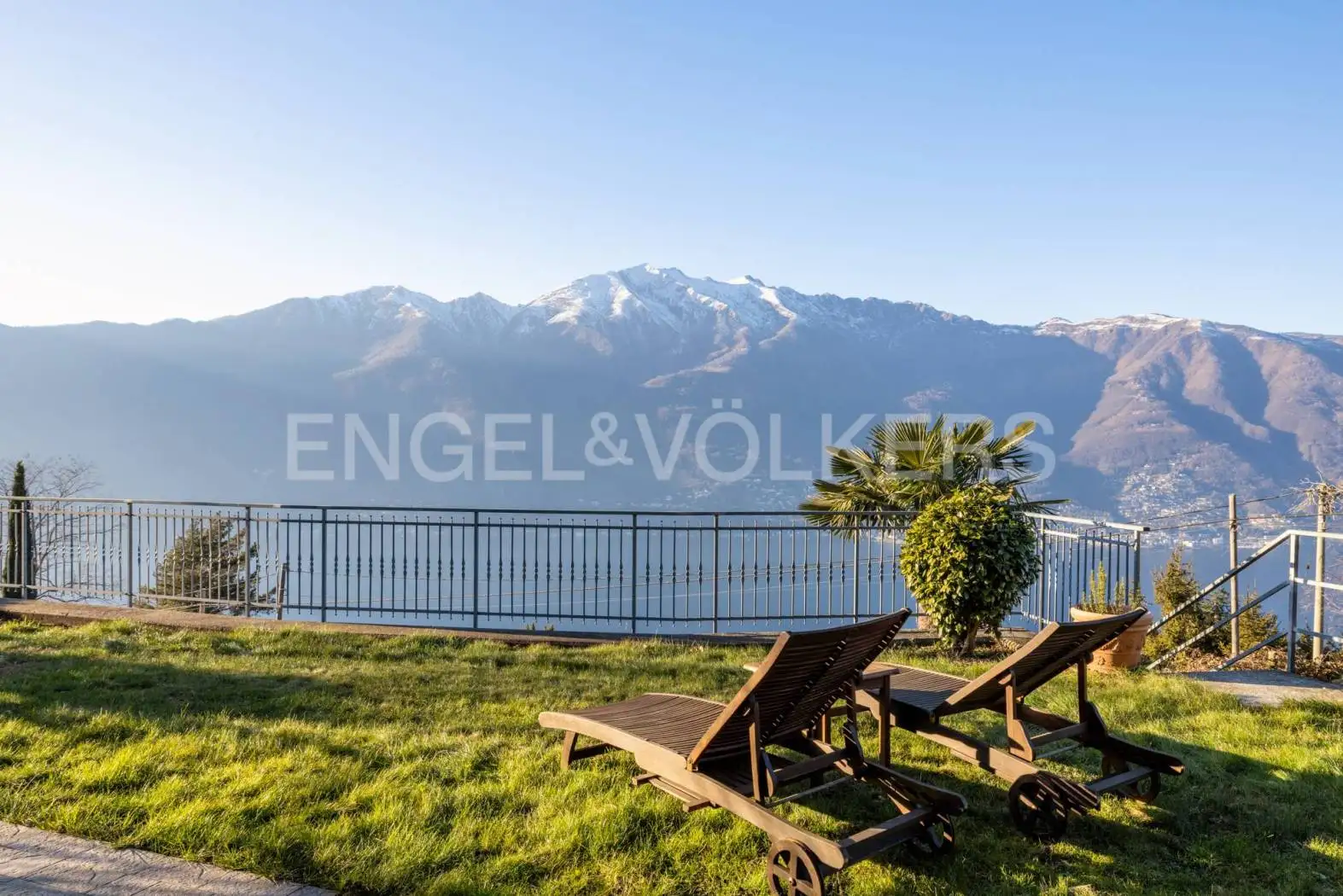 Villa in vendita a Tronzano Lago Maggiore
