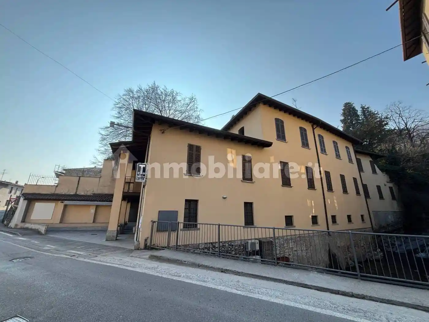 Casa indipendente in vendita a Erba