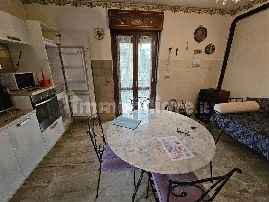 Trilocale via Lina Pagliughi 19, Centro, Albareto - foto 2