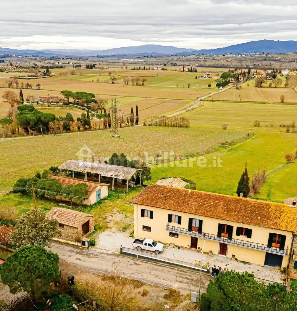 Rustico - Casale in vendita a Lucignano