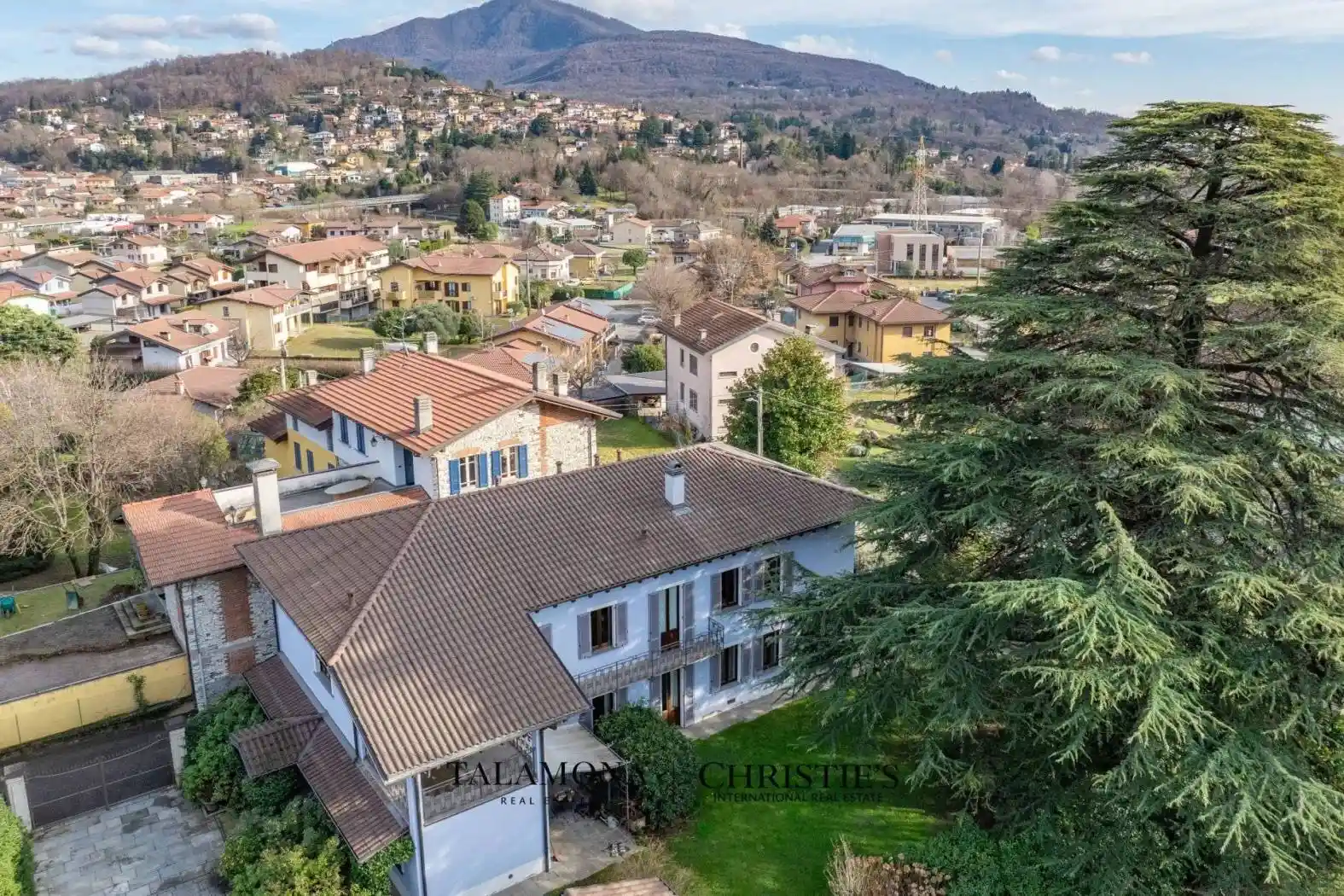 Villa in vendita a Caravate