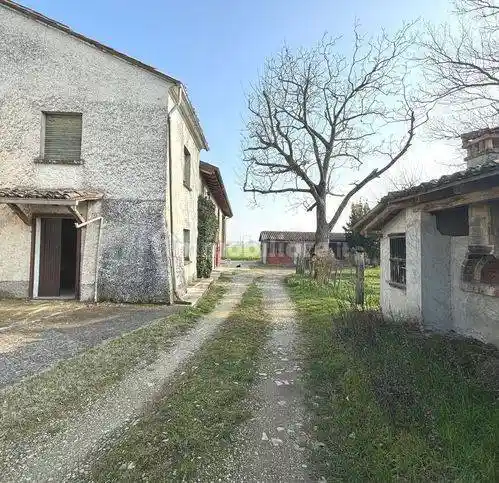 Casa indipendente in vendita a Carpaneto Piacentino
