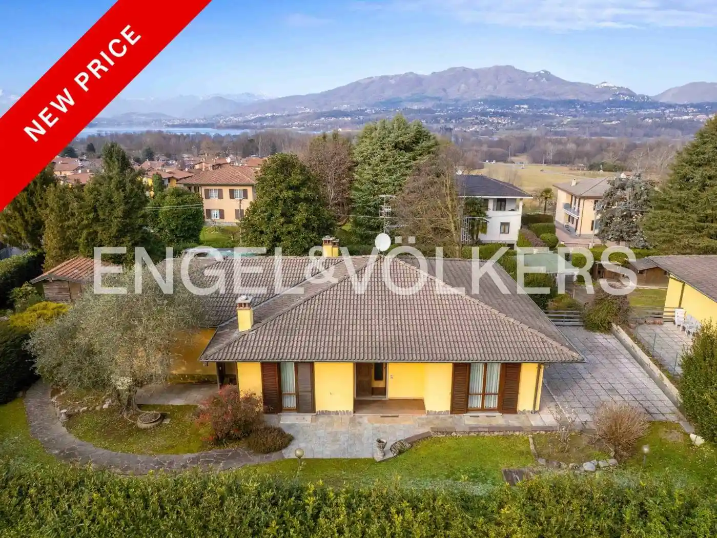 Villa in vendita a Azzate