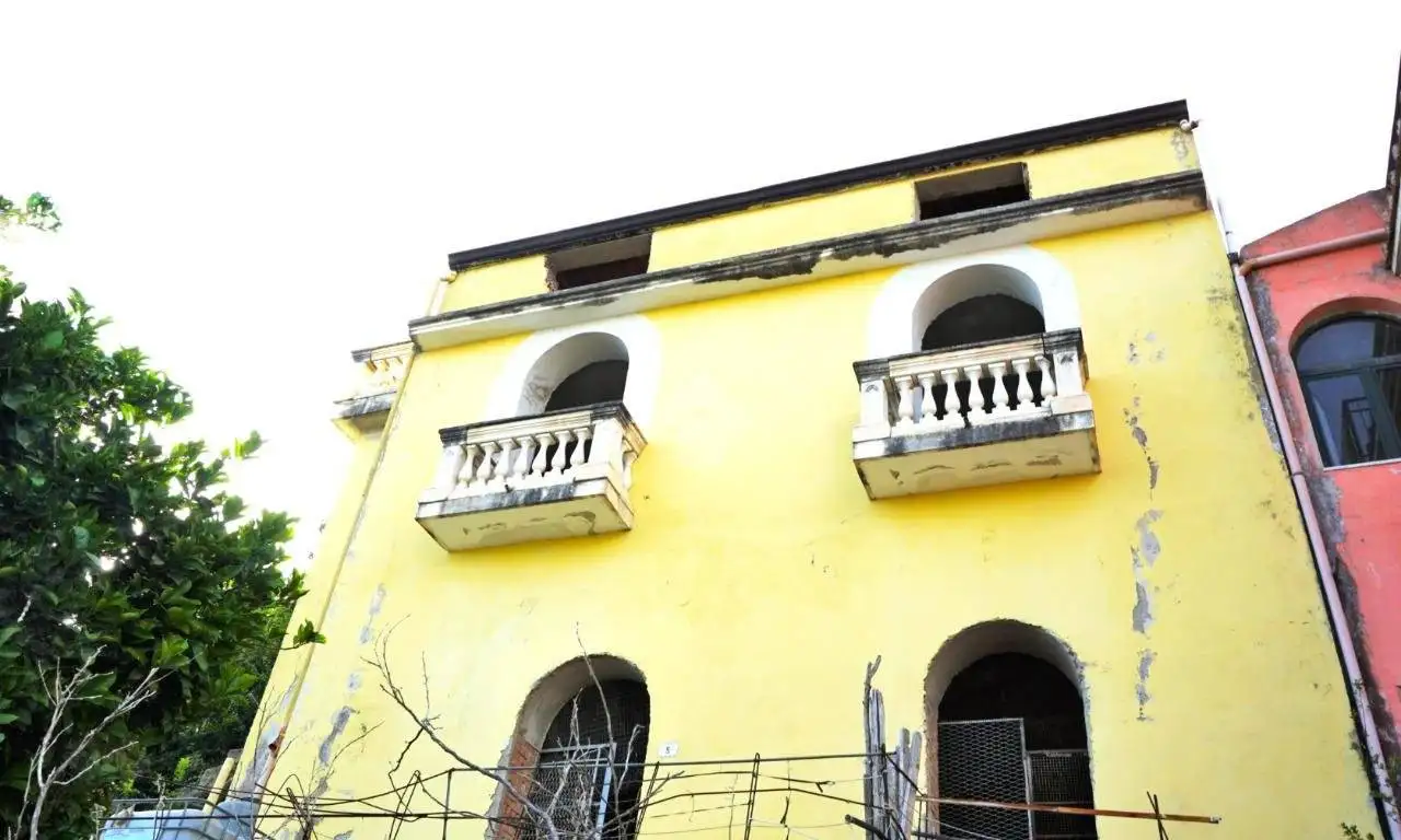 Casa indipendente in vendita a Montecorvino Pugliano