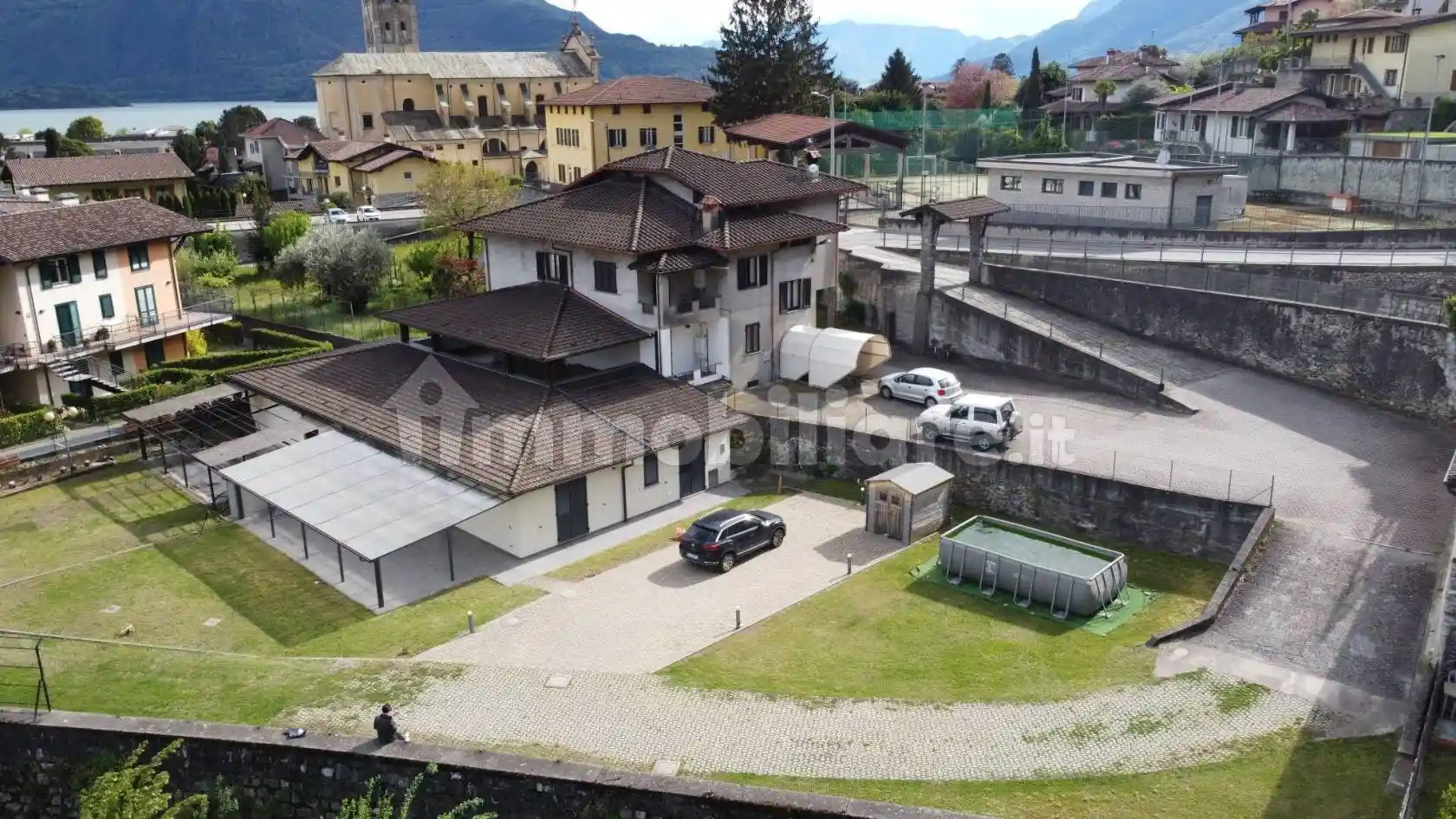 Palazzo - Edificio in vendita a Domaso