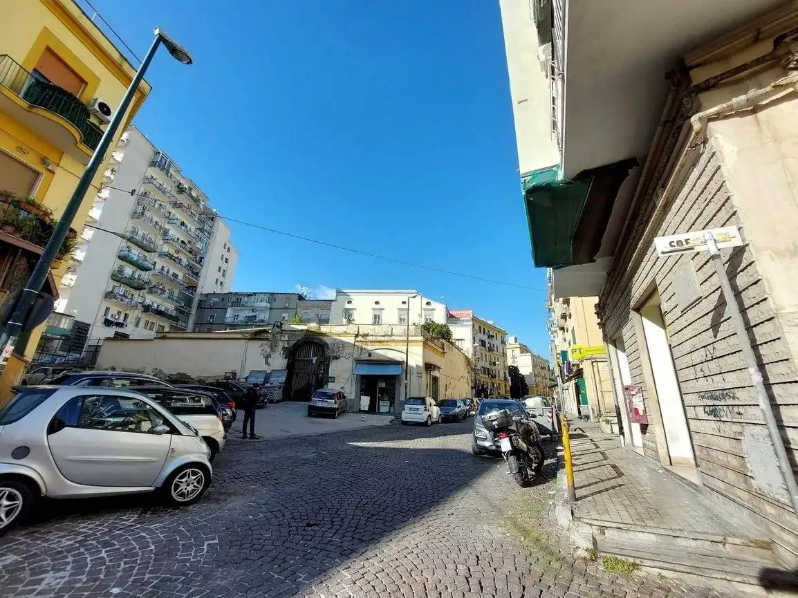 Appartamento in vendita a Napoli