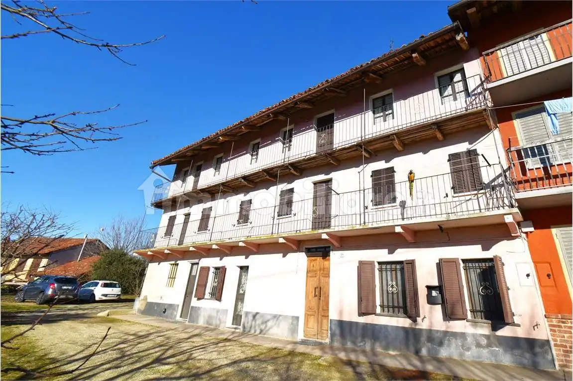 Terratetto unifamiliare 360 m², da ristrutturare, Castellinaldo d'Alba - foto 4