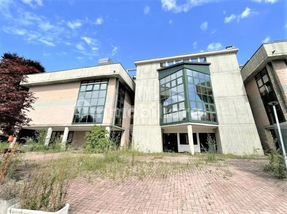 Palazzo - Edificio in vendita a Agra