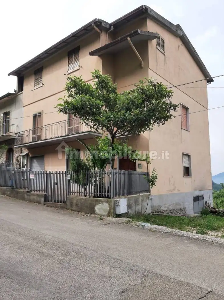 Casa indipendente in vendita a Frasso Telesino