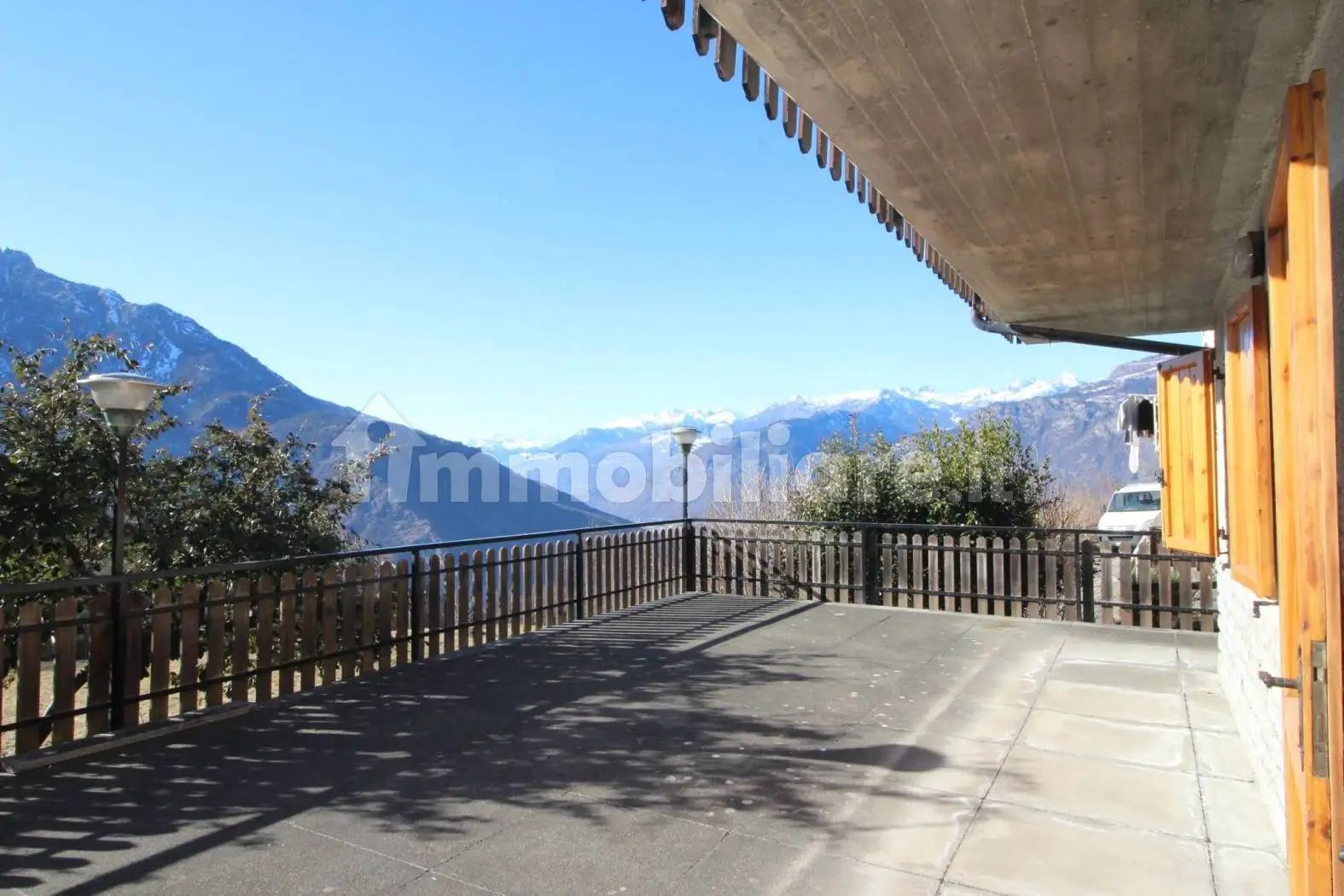 Appartamento in vendita a Emarèse