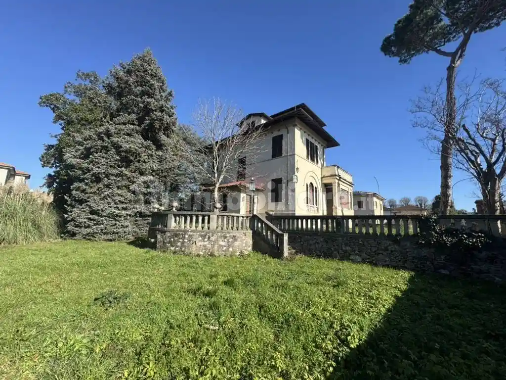 Villa in vendita a Lucca