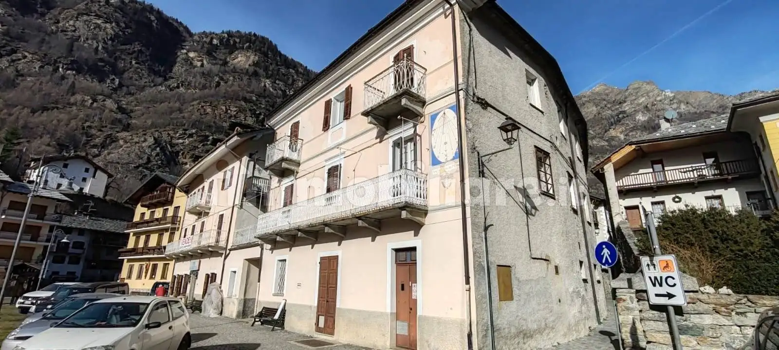 Palazzo - Edificio in vendita a Gressoney-Saint-Jean