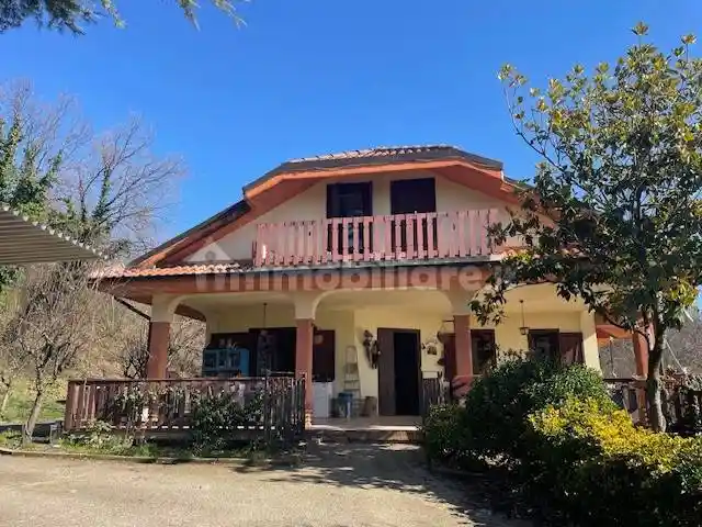 Villa in vendita a Cervaro