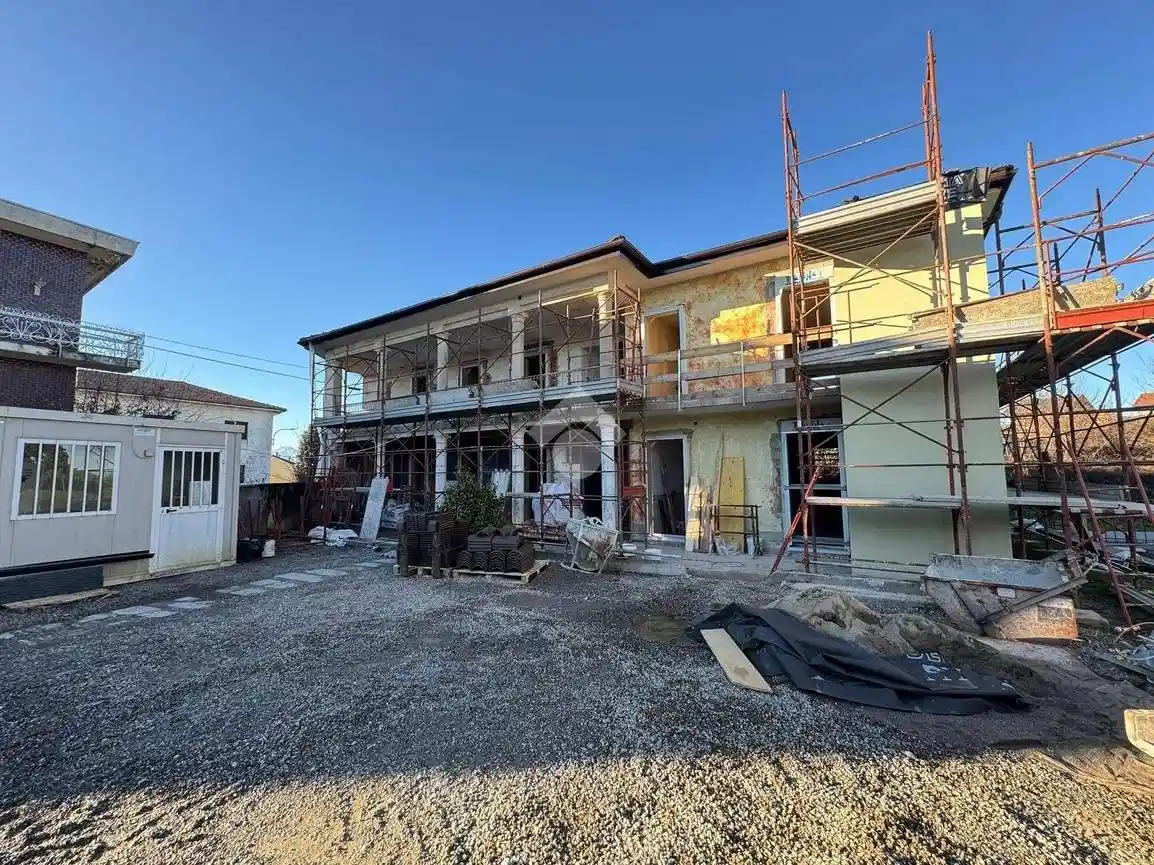 Villa in vendita a Suno