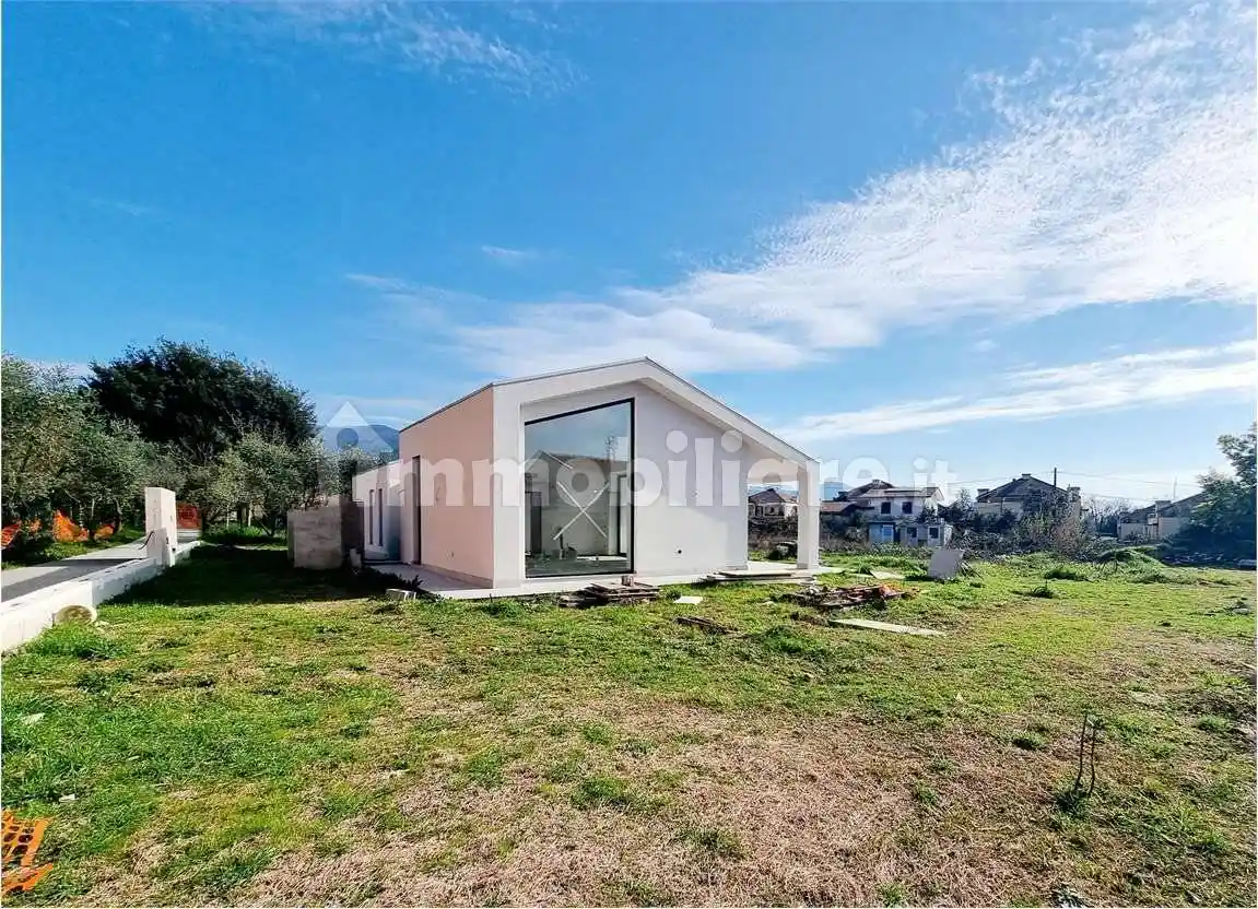 Villa in vendita a Sarzana