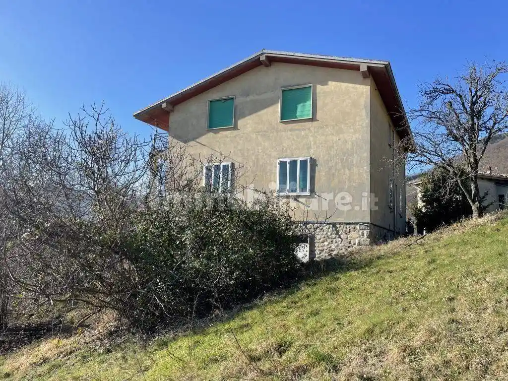 Villa in vendita a Bobbio