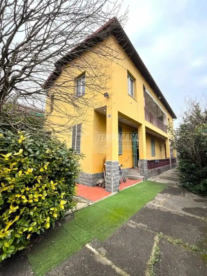 Villa in vendita a Alba