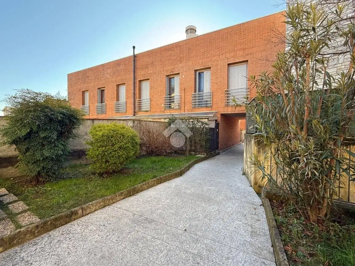 Bilocale piazza Fenaroli, Centro, Airuno - foto 3