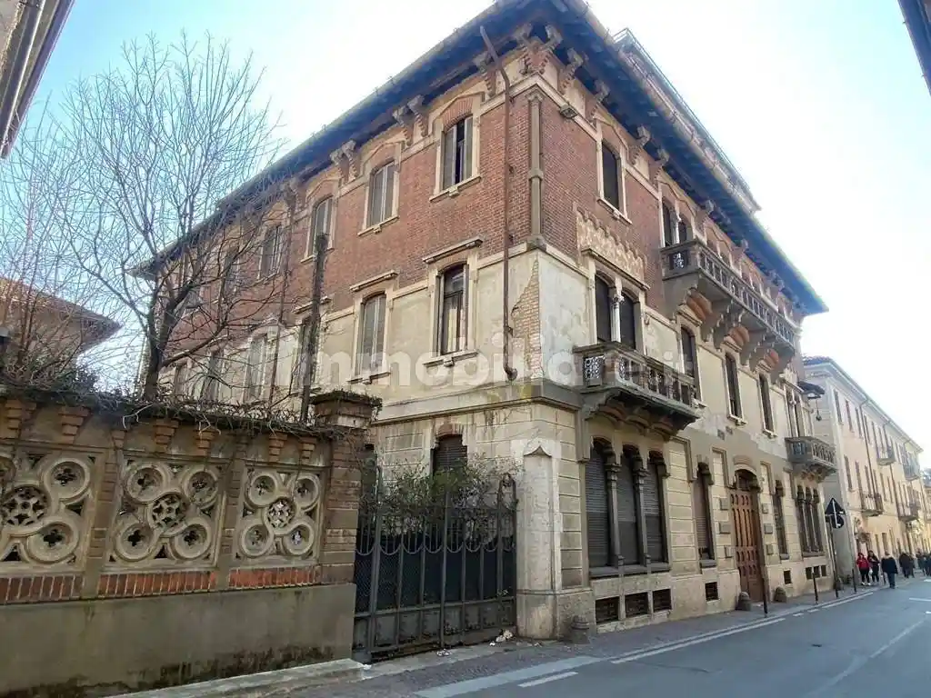 Palazzo - Edificio in vendita a Osnago