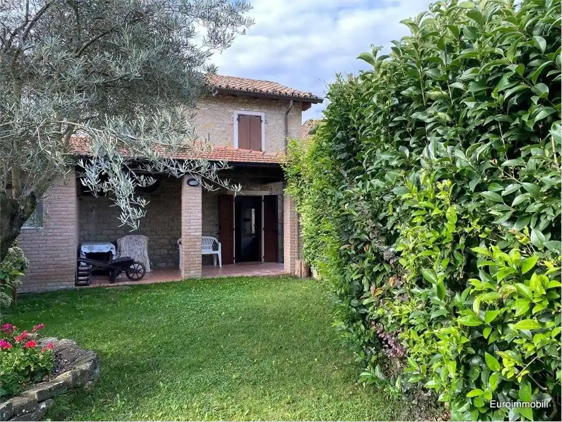 Casa indipendente in vendita a Neviano degli Arduini