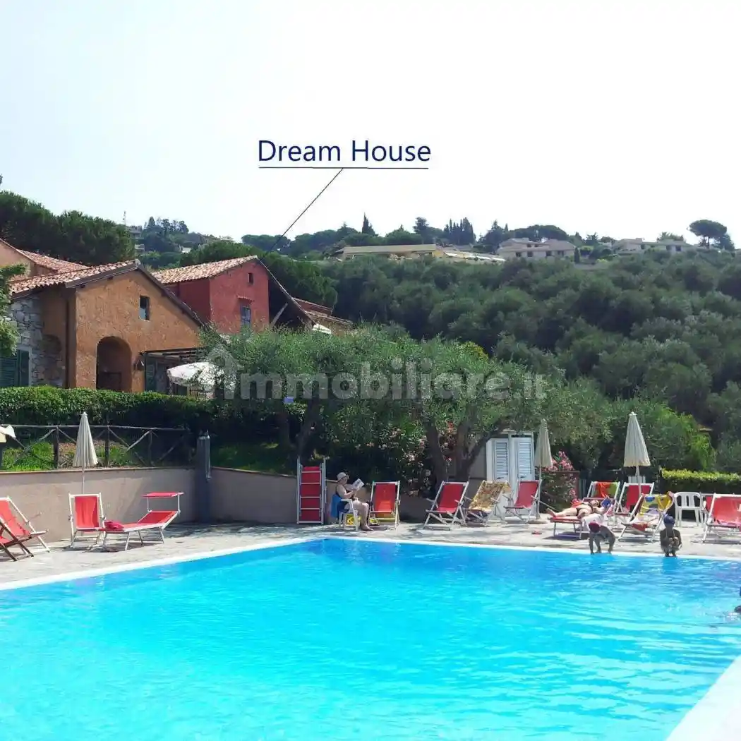 Villetta a schiera in affitto a Finale Ligure