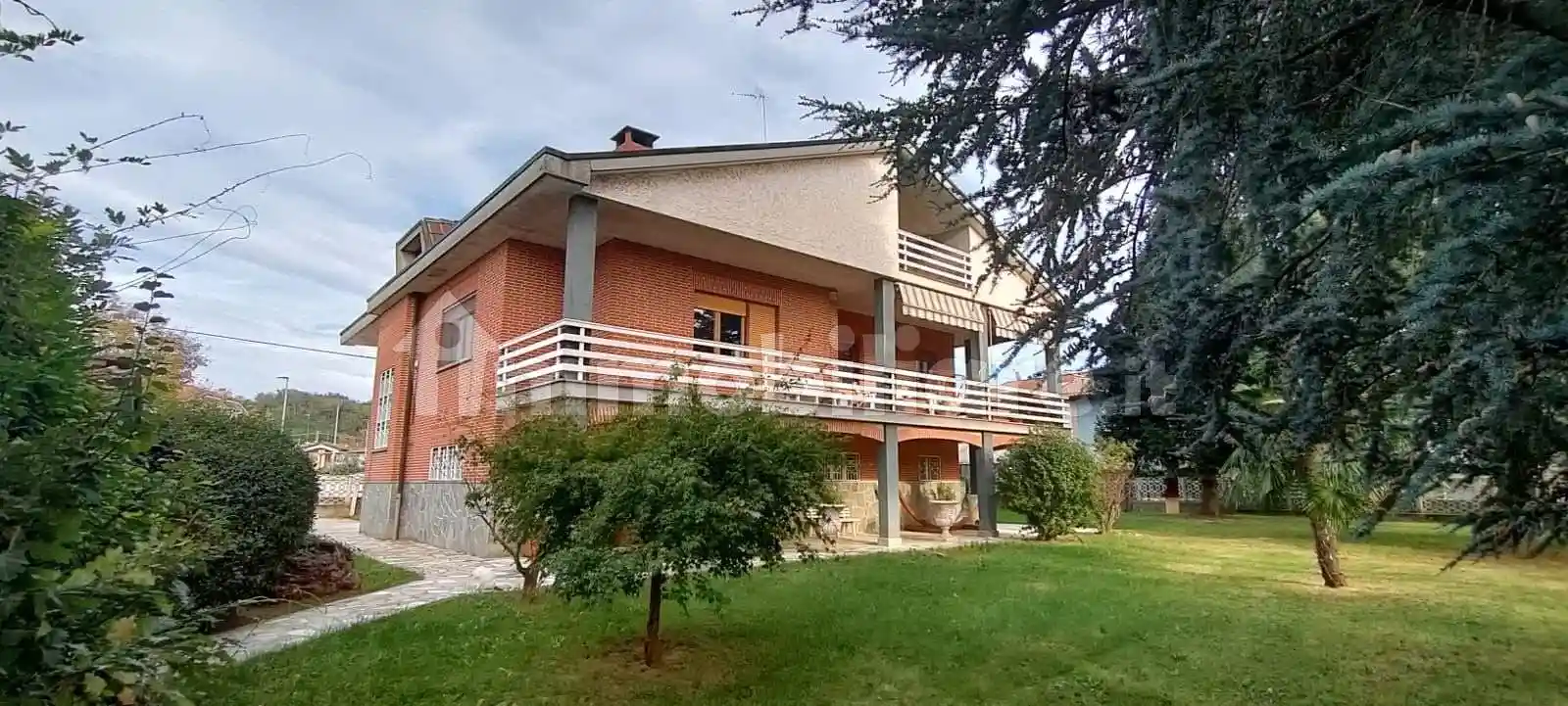 Villa in vendita a Sanfrè